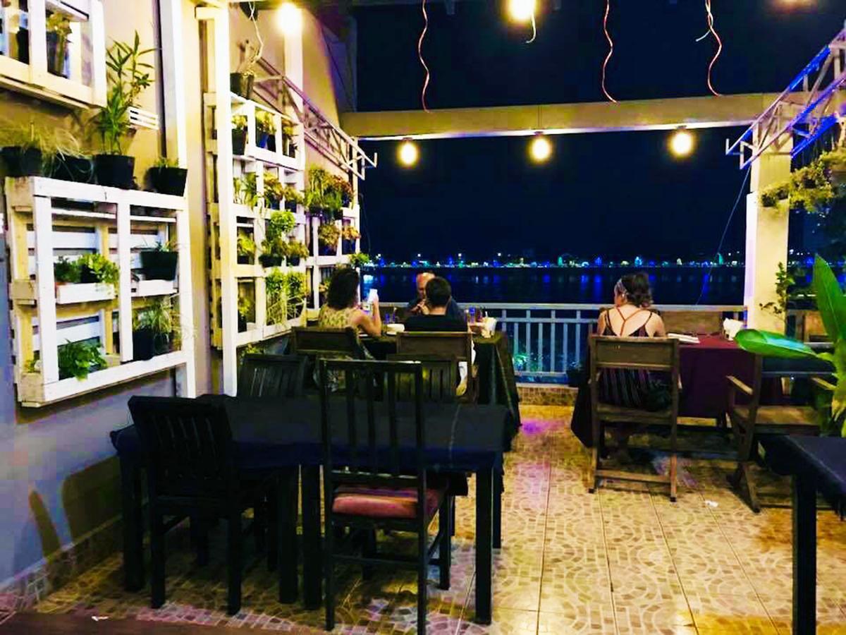 Tonle Khmer Guesthouse And Sky Bar Phnom Penh Esterno foto