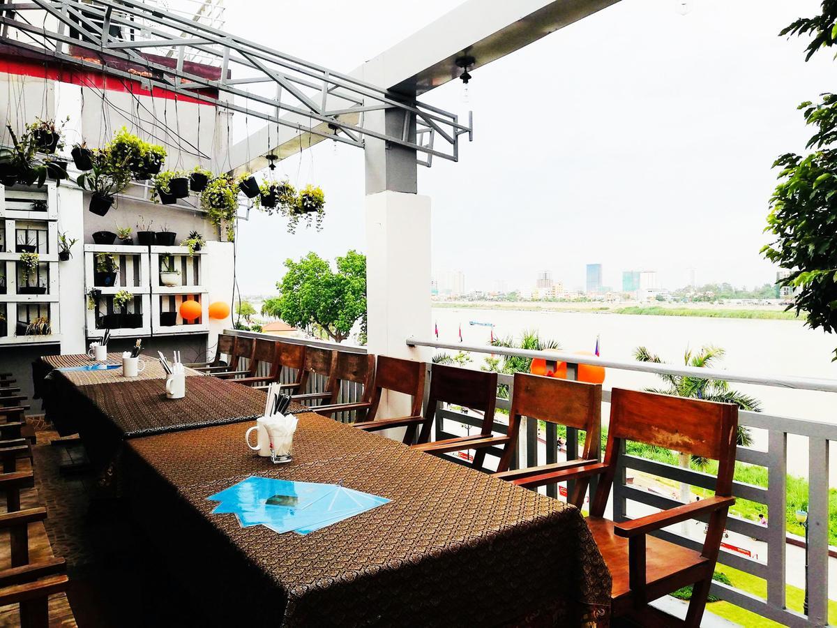 Tonle Khmer Guesthouse And Sky Bar Phnom Penh Esterno foto